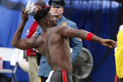 Bucs delayed Antonio Brown release to get him mental health help