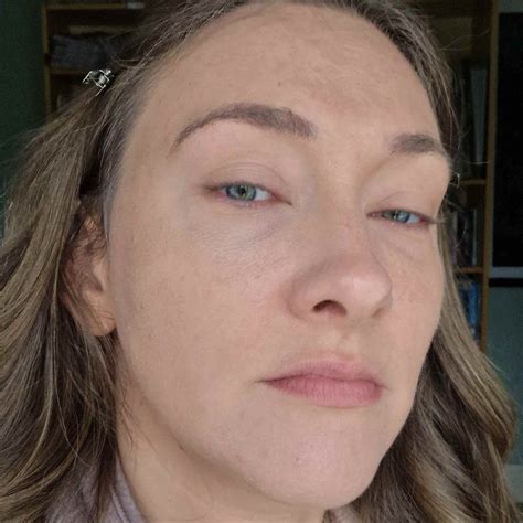 Il Makiage Concealer Shade 2.5 and Blending Brush 140 Review