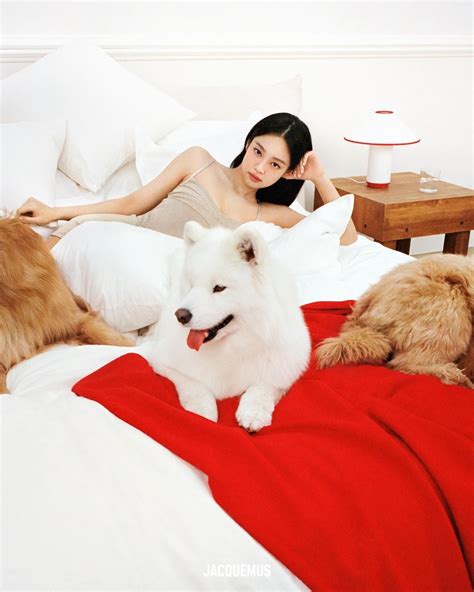 Jennie纖腰被偷親粉絲竟大呼可愛！ 狗兒幫吹髮的聖誕照Q爆 | ET Fashion | ETtoday新聞雲