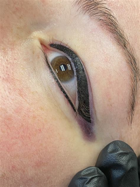 Should Permanent Makeup Bleed And Bruise During Tattooing?