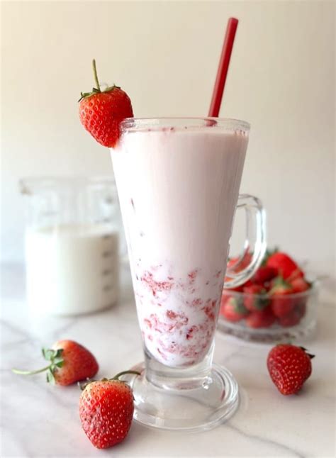 How to Make Delicious Strawberry Milk at Home: 4 Easy Recipes