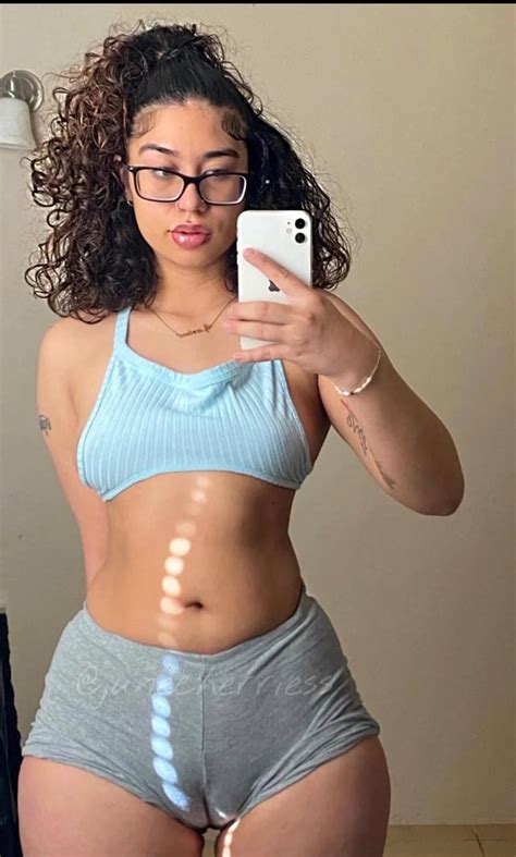 Is my pussy phat enough : r/EbonyCamelToe