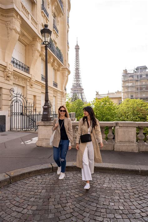 What To Wear and Pack for Paris in June - Montmartre, Louvre