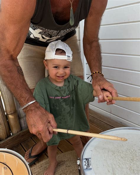 Rosanna Arkle - #Oxyshred & Morning beach walks to start the day! 󾮟🏼