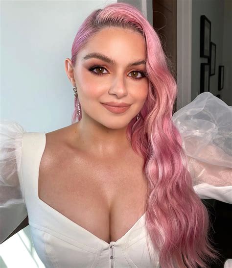 Ariel Winter | Scrolller