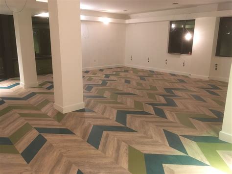 Creating Unique Vinyl Plank Flooring Installation Patterns - Flooring ...