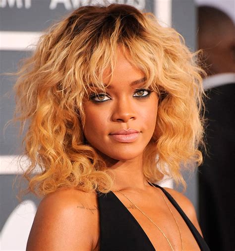 Evolução capilar: 21 cortes de cabelo de Rihanna - Beleza na Web