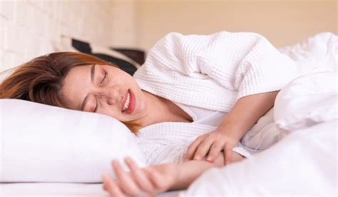 How to Stop Grinding Teeth in Sleep Naturally - Wellness Voice