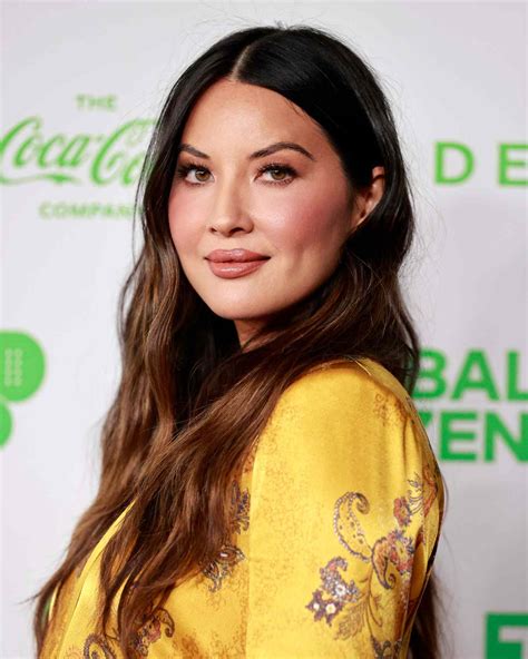 The Best Eyeshadow for Hazel Eyes: 23 Looks to Try