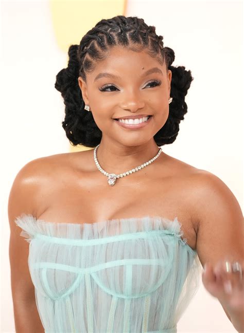 Halle Bailey Makes A Case For Cool-Toned Make-Up At The Oscars