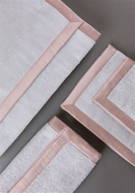 Махровые полотенца с контрастной каймой | Ateliertati | Textile prints ...