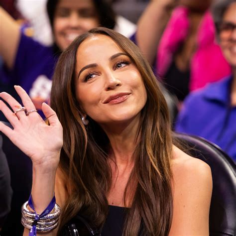 AT&T Star Lily Turns Heads With Swimsuit Photo - The Spun