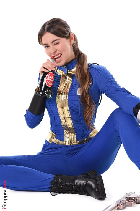 foxy cosplay - pictures, memes and posts on JoyReactor