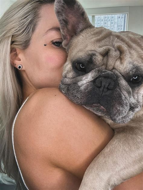 Sapphire Howell (@elsajeanofficial) • Instagram photos and videos