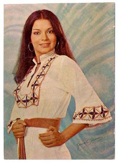 Zeenat Aman's 70's style. - Unseen Photos Worldwide
