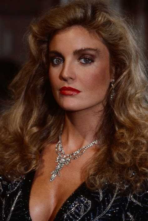 TRACY SCOGGINS
