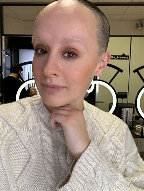 Bleached Brows: Der Beauty-Trend im VOGUE-Selbsttest | Vogue Germany