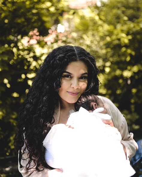Lesli | Wife. Mom. Real Life. 🇸🇻♌️💄 | One month in & I’ve never felt