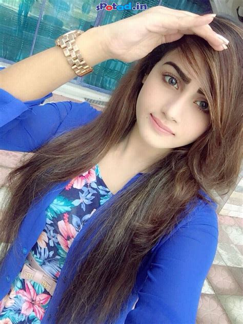 Amazing Look World : Girls - Delhi Hot Look Sexy Girls