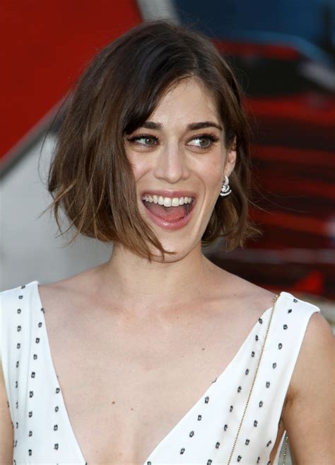 Lizzy Caplan's Instagram, Twitter & Facebook on IDCrawl