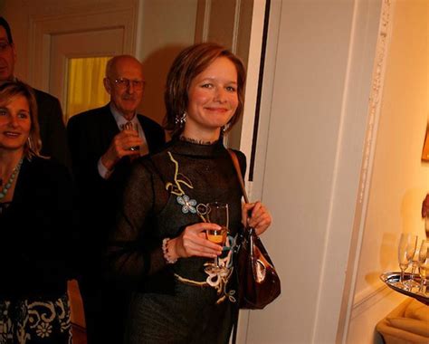 exploring  talents  julia stoepel actress voice artist