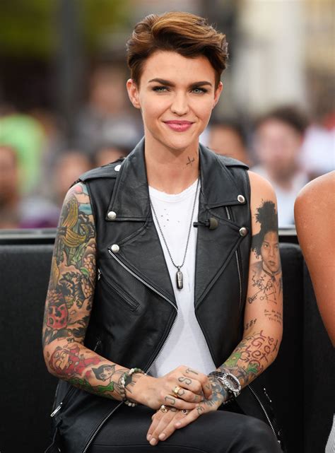 11 Celebrities Who Love Tattoos | Celebrity tattoos women, Celebrity