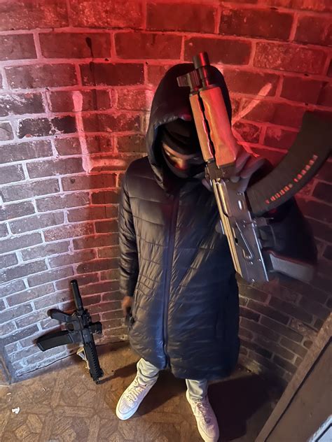 H0RNY 24/7💘 on Twitter: "A Gun Feels Way Better Than A dick 😩 https://t