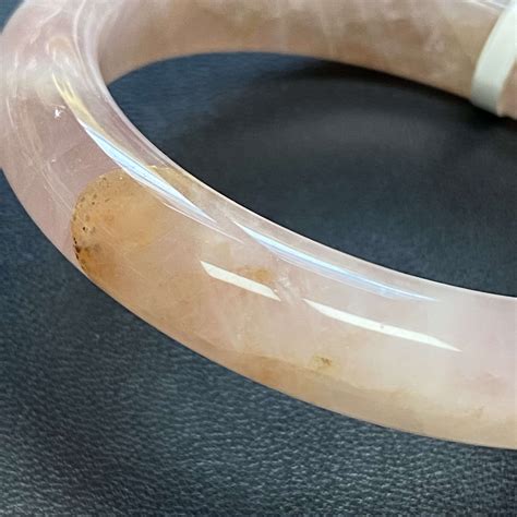 HANLE natural middle quality Madargascar rose quartz bangle with