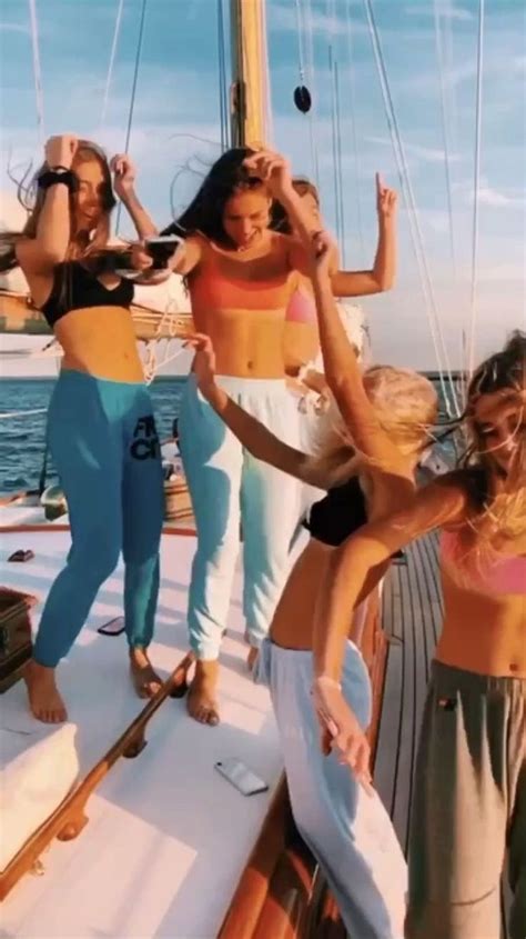 𝐩𝐢𝐧𝐭𝐞𝐫𝐞𝐬𝐭-𝐨𝐫𝐥𝐱𝐧𝐞𝐯𝐥𝐲♡ | Summer friends, Friend photoshoot, Summer aesthetic