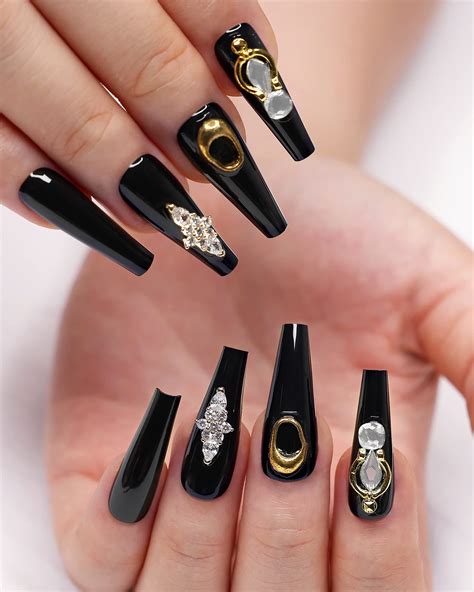 black and gold nails art 7