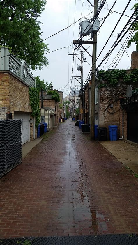 Chicago alley : r/chicago