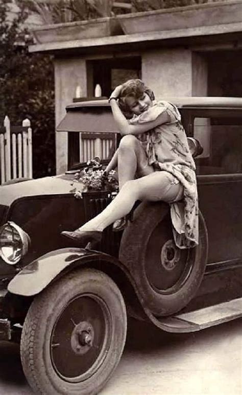 Women in Vintage Photography - Classic Fashion and Style - 16 Photo