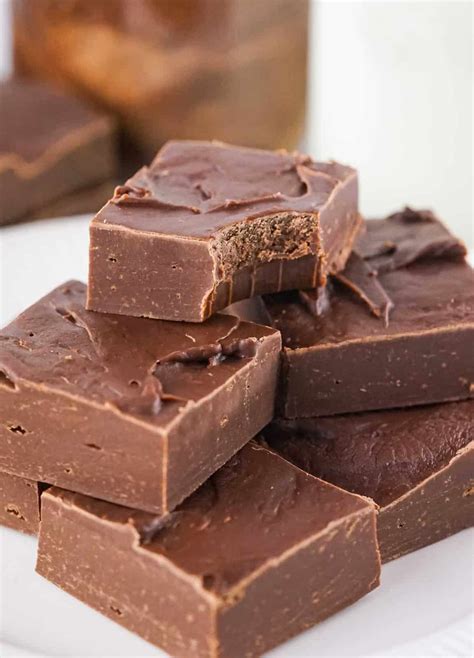 Easy Microwave Fudge Recipe - The Happier Homemaker