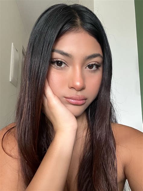 Would you kiss? : r/AsianHotties