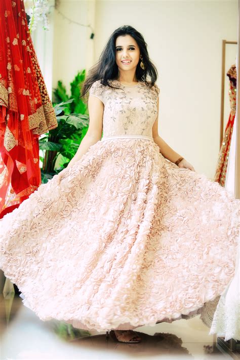 Rent Women’s clothing online. Dresses, Gowns, Bags, Ethnic, Sunglasses