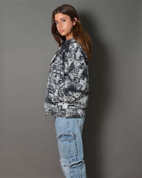 Mikayla Campinos | flicks from my shoot 📸 @vic_streetwear | Instagram