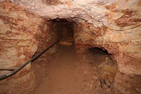 opal mining lightning ridge queensland coober pedy