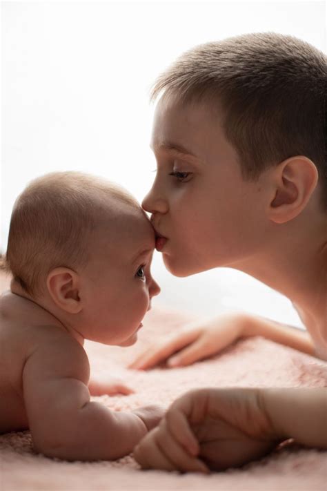 Newborn. Фотосессия младенца с братом. Семейная фотосессия