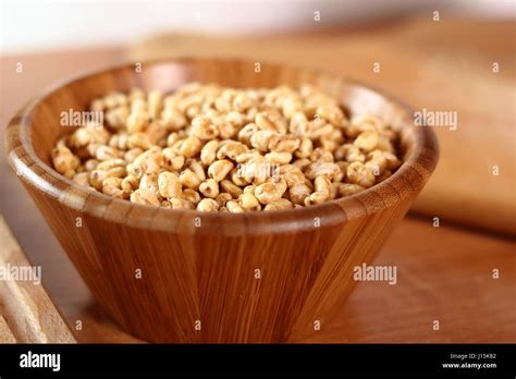 Bowl with Whole Wheat Honey Puffs Cereal Stock Photo - Alamy