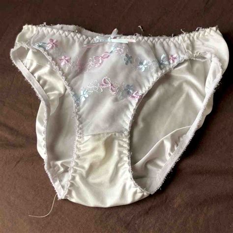 クタクタ ︎毛玉だらけの白パンティ — 商品 — Luscio ラシオ | 女子の使用済み下着直販サイト