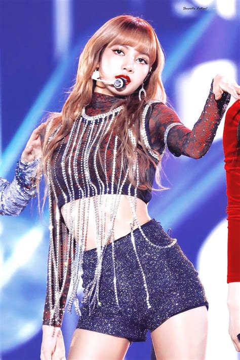hottest moments  blackpinks lisa     showed