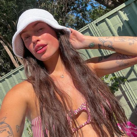 influencer emma claiir apologises  admitting  killed  cats
