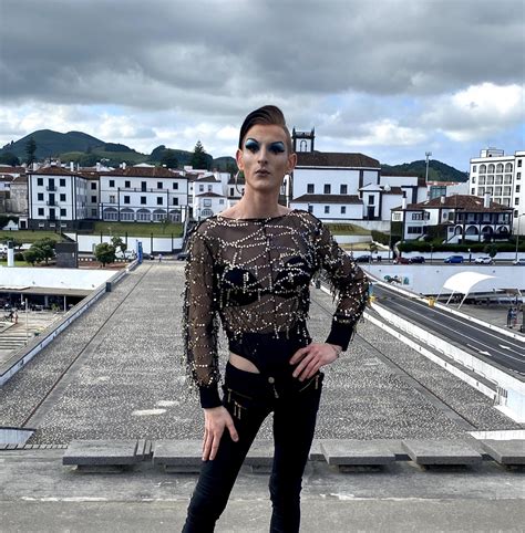 FIRE DOLLS - Chloe Parker - LETRAS.COM