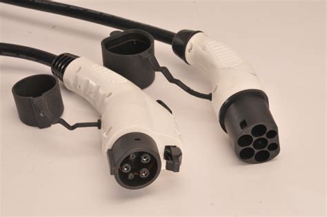 TYPE 1 (J1772) TO TYPE 2 | Espace