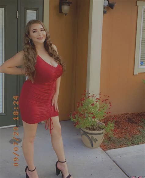 Thick And Busty In Tight Dress - FuckYeahCurvyGirlsFuckYeahCurvyGirls