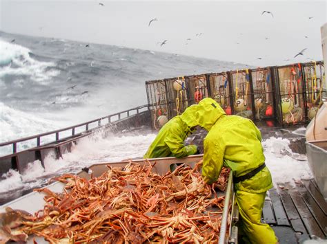 crab fishing in dangerous conditions - Carver Pump