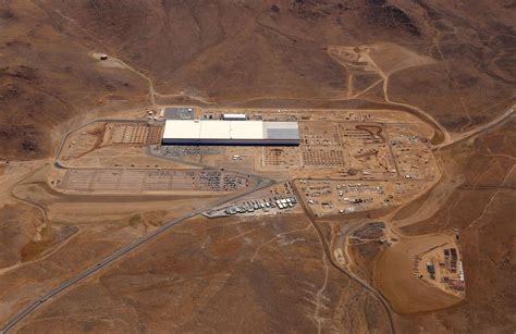 Tesla Gigafactory: New aerial pictures show progress and new expansions ...