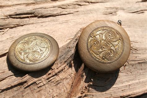 Holz-Amulett natur oder rustikal bei fegatec M. Feustle
