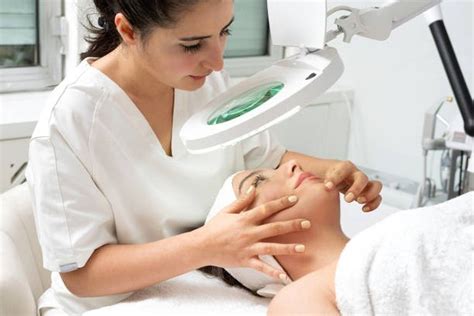 Dermatologista O Que E - Consultas periódicas ao dermatologista são fundamentais para a saúde ...