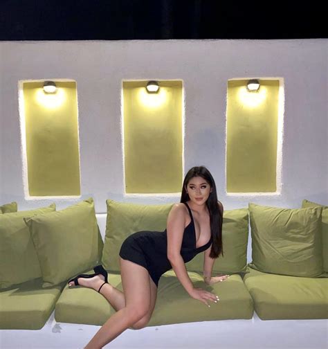 guess what else I like to sit on 😉 IG aznkitty_ OF vietkitty : rminiskirt